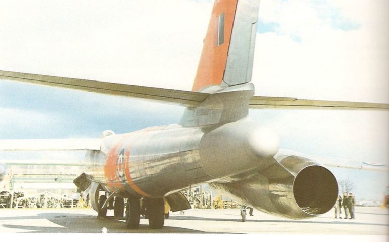 Avro Photographs - Canadians At Arms